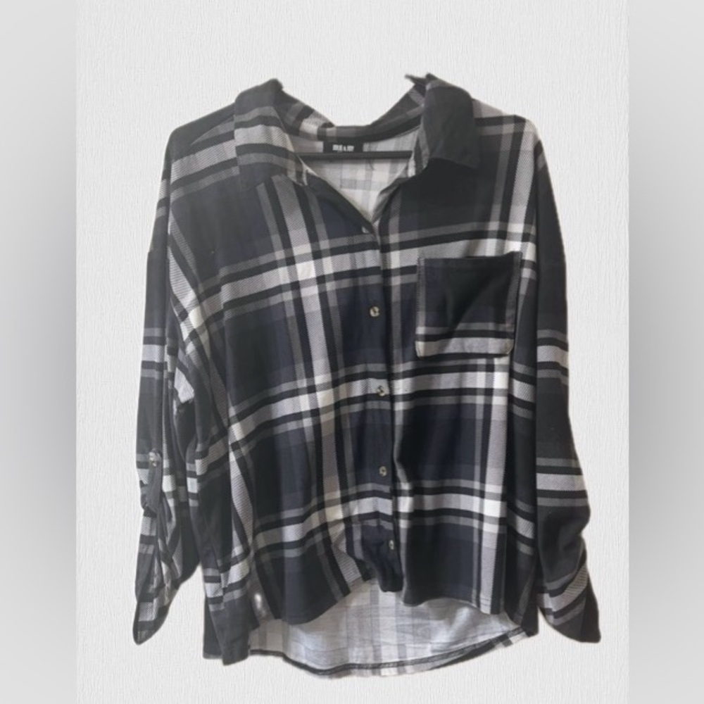 Black & White Plaid Button-Down Shirt - Relaxed Fit